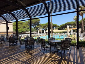 Desayuno buffet diario (USD 38 por persona)