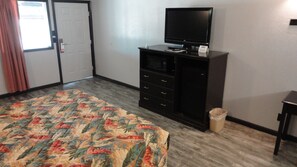 Iron/ironing board, free WiFi, bed sheets - Western Inn (Pensacola)