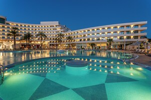 2 piscinas al aire libre, sombrillas, tumbonas