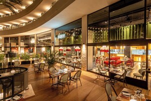 3 restaurants; breakfast, lunch and dinner served 