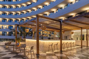 3 bars/lounges, rooftop bar