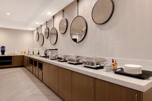 Daily buffet breakfast for a fee - DoubleTree by Hilton Palmdale, CA (Palmdale)