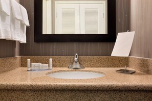 淋浴/盆浴组合、环保洗浴用品、吹风机、毛巾