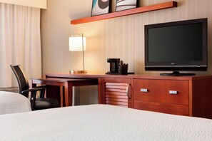 Premium bedding, desk, laptop workspace, iron/ironing board - Courtyard Champaign (Champaign)