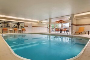 Una piscina cubierta