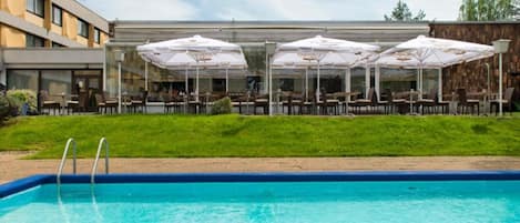 Seasonal outdoor pool