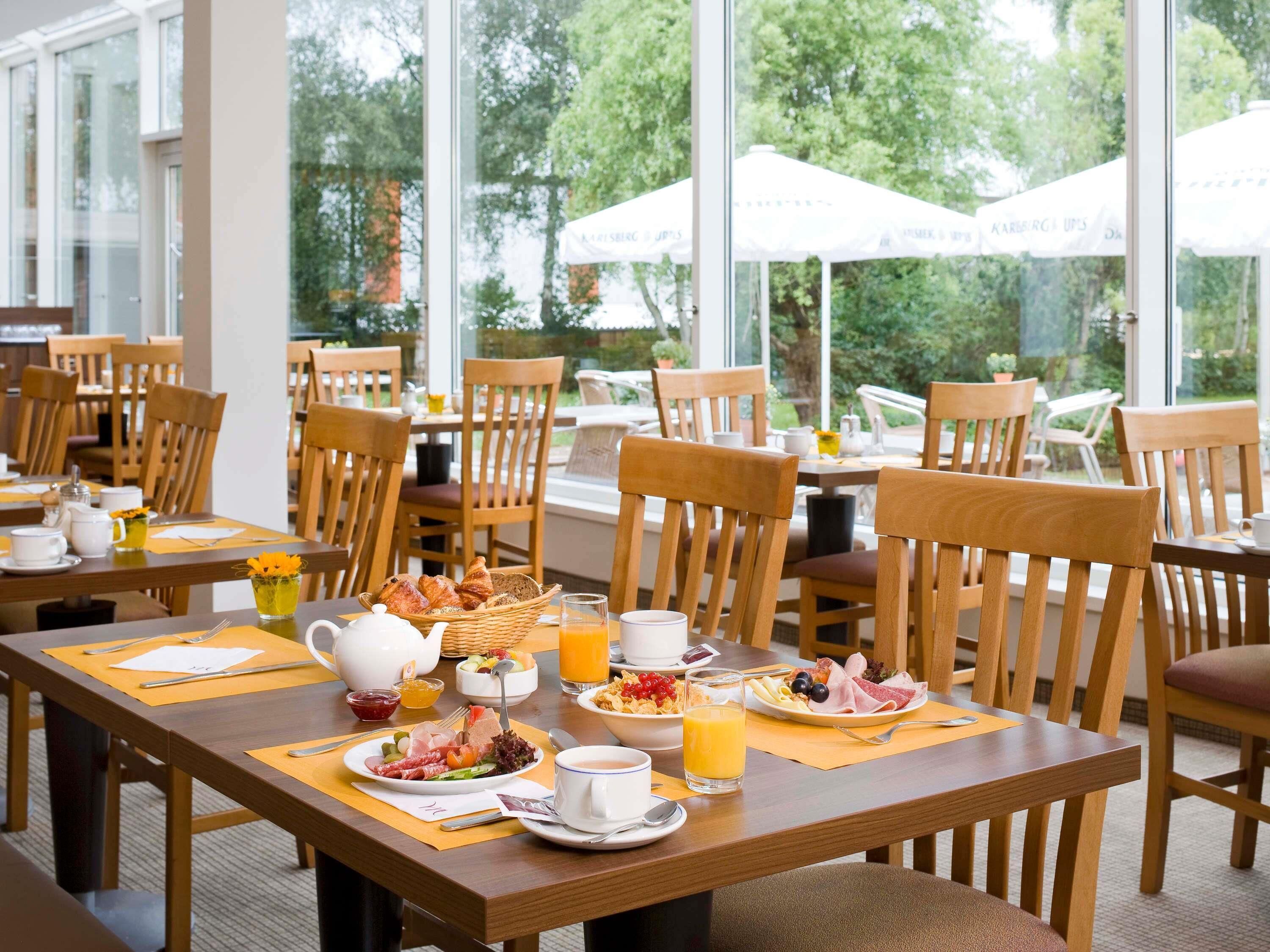 Desayuno completo diario (EUR 19 por persona)