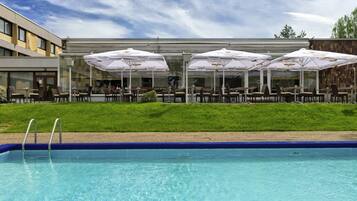 Seasonal outdoor pool