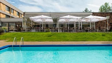 Seasonal outdoor pool