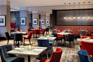 Breakfast and dinner served, British cuisine - DoubleTree by Hilton Glasgow Central (Glasgow)