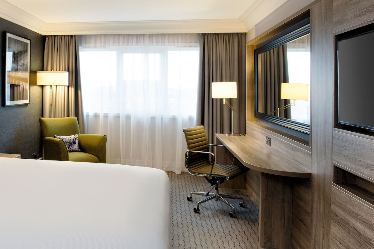 Literie hypoallergénique, coffres-forts dans les chambres, bureau