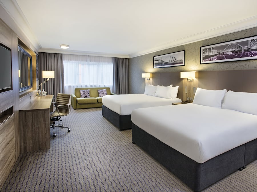 Hypo-allergenic bedding, in-room safe, desk, laptop workspace