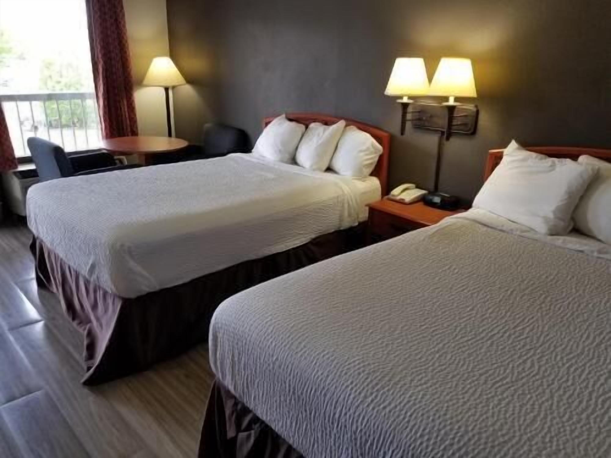 Desk, blackout curtains, soundproofing, free WiFi