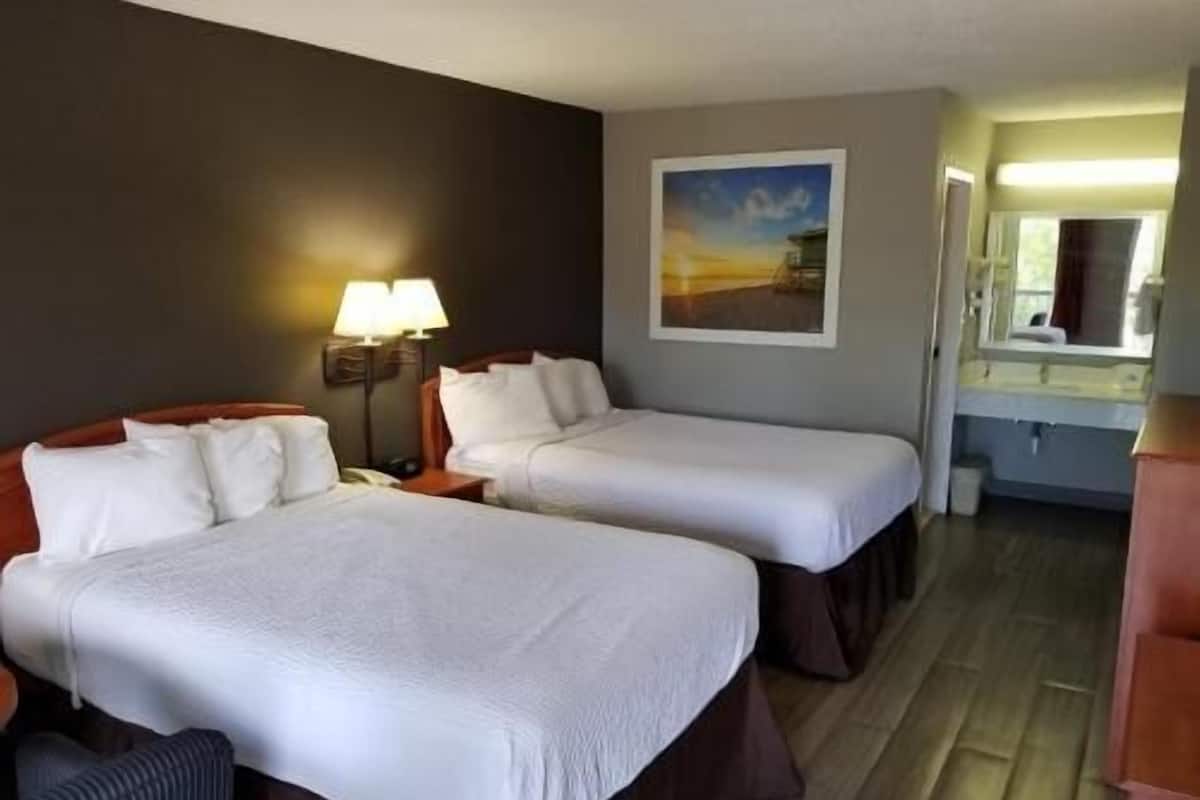 Desk, blackout curtains, soundproofing, free WiFi