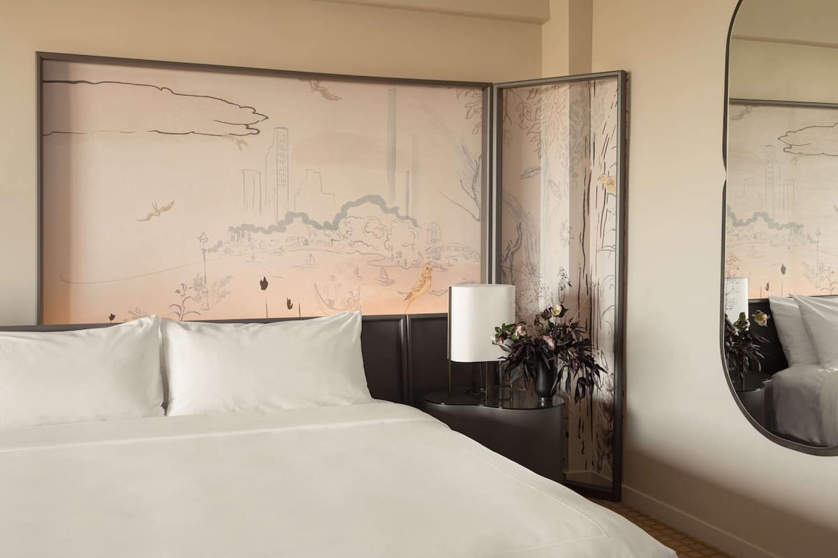 Hypo-allergenic bedding, in-room safe, desk, laptop workspace