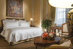 Penthouse, 1 King Bed | Premium bedding, minibar, in-room safe, desk