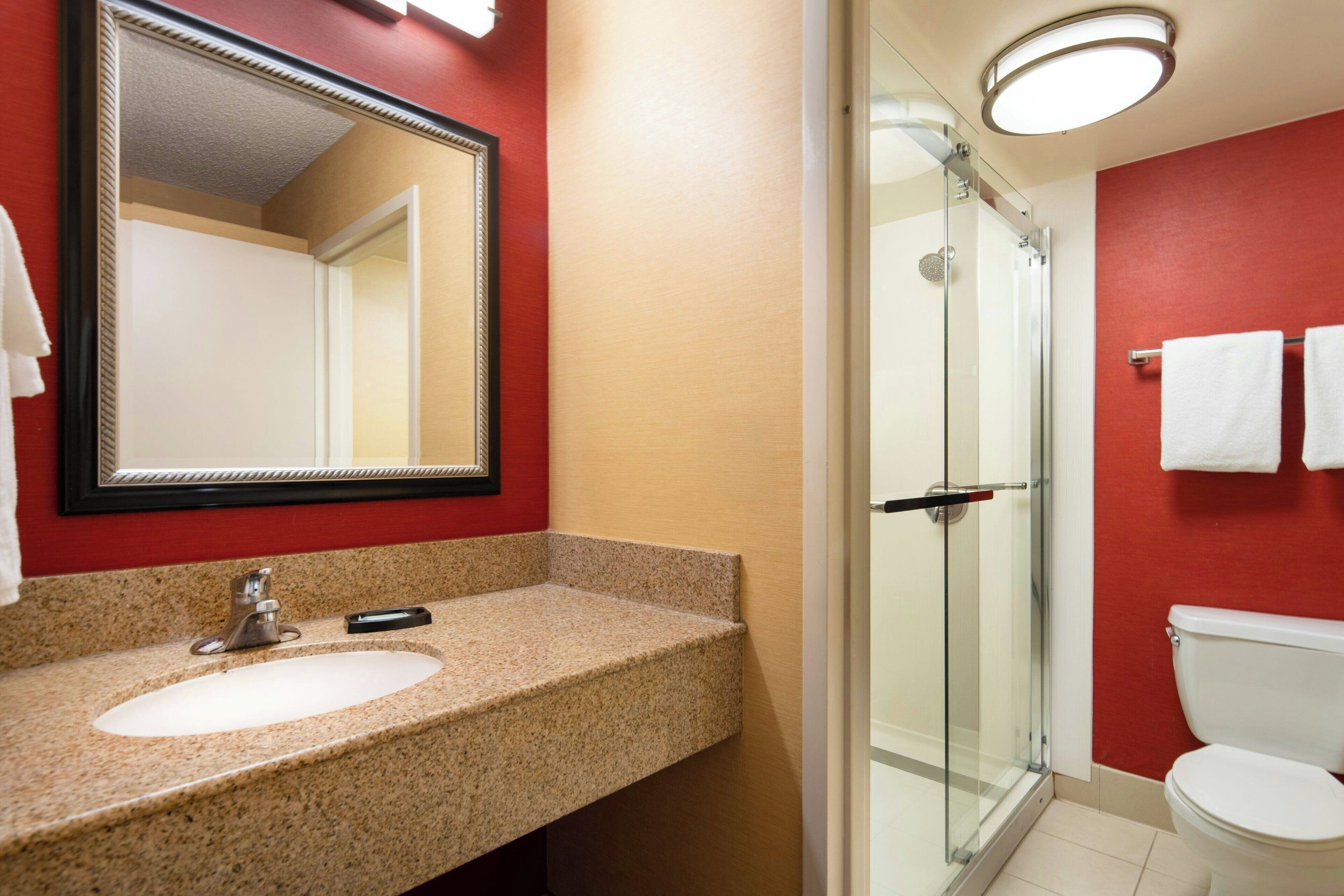 combined shower/bathtub, eco-friendly toiletries, hair dryer, towels