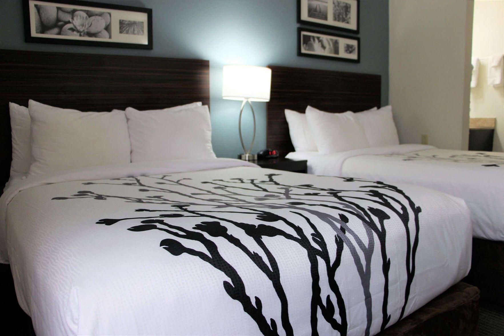 مكتب ومكواة/لوح كي وواي فاي مجانًا وملاءات أسرّة