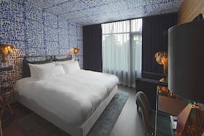 Design Room, 1 King Bed | Premium bedding, minibar, in-room safe, desk
