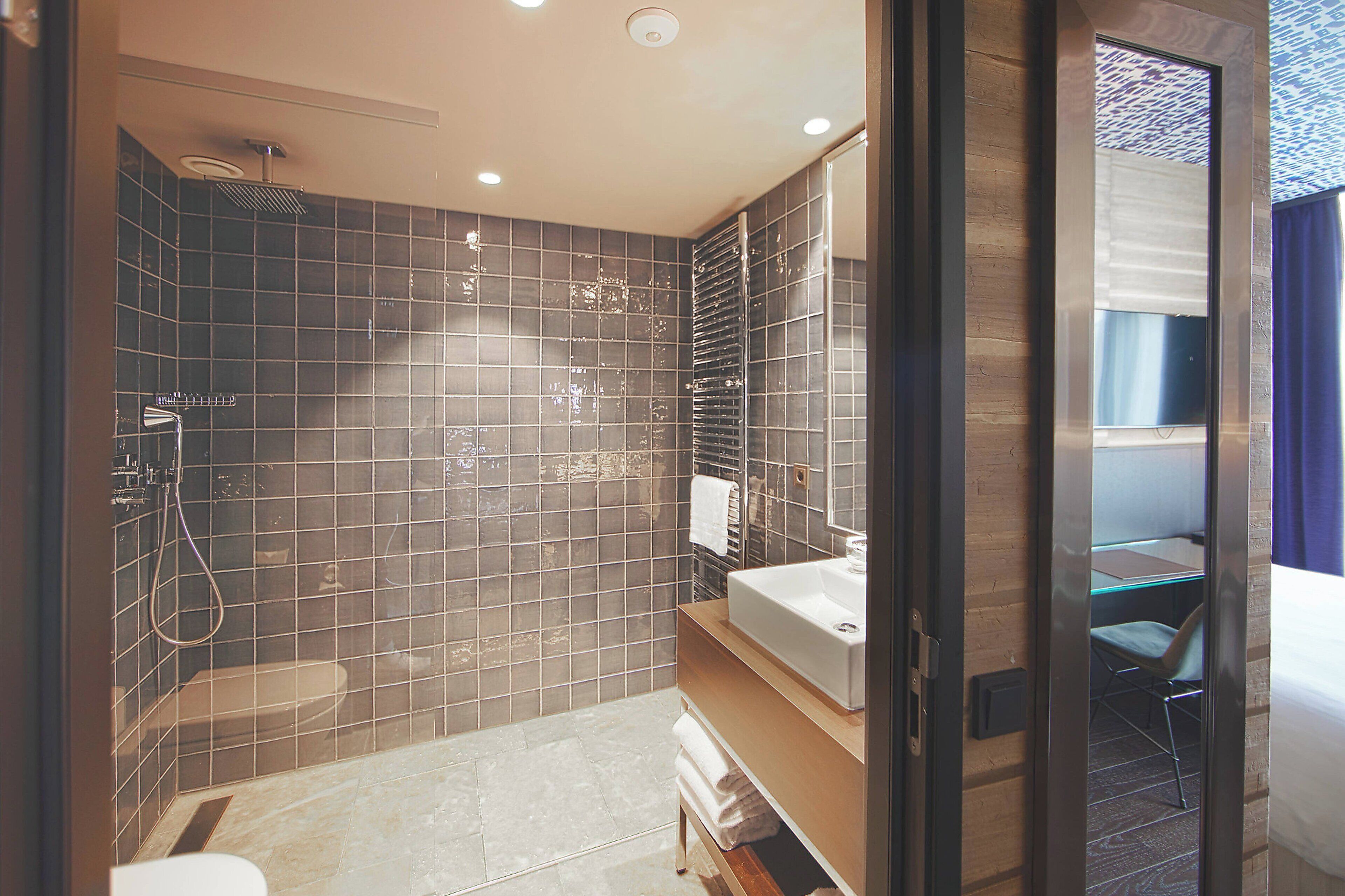 design room, 1 king bed | bathroom | eco-friendly toiletries, hair dryer, towels