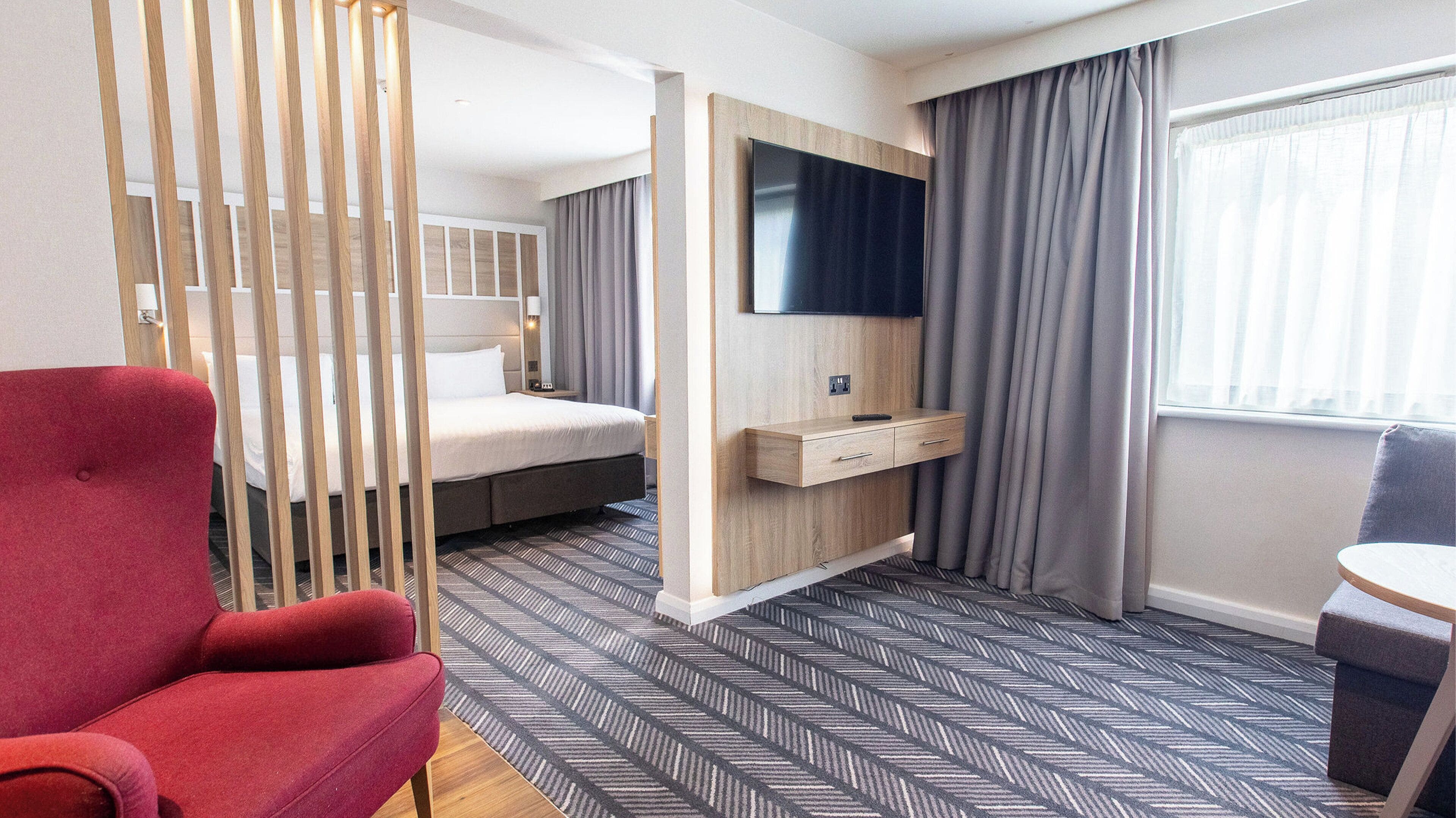 Suite, 1 King Bed | In-room safe, desk, blackout drapes, iron/ironing board