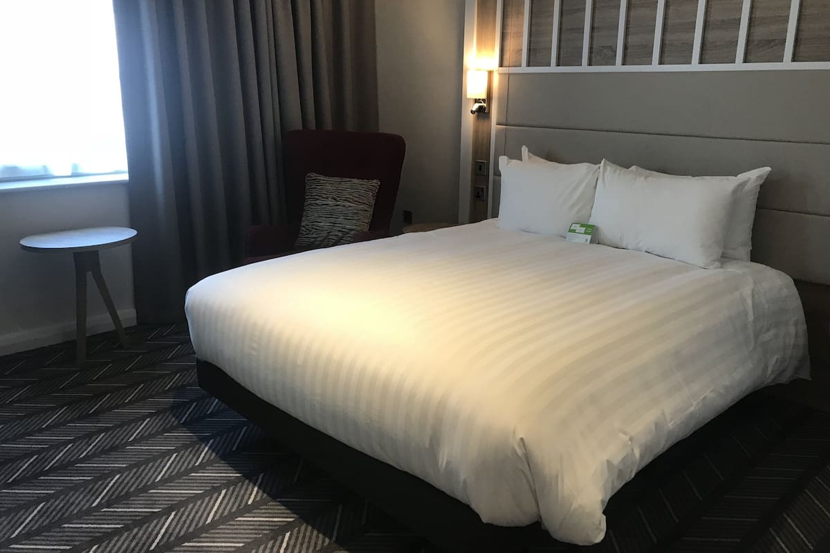 Standard Room, 1 Double Bed, Accessible | In-room safe, desk, blackout drapes, iron/ironing board