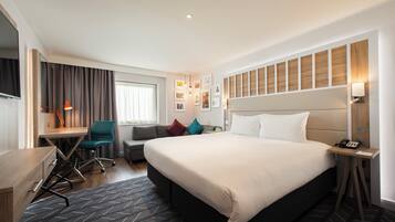 Caja de seguridad en la habitación, escritorio y cortinas blackout