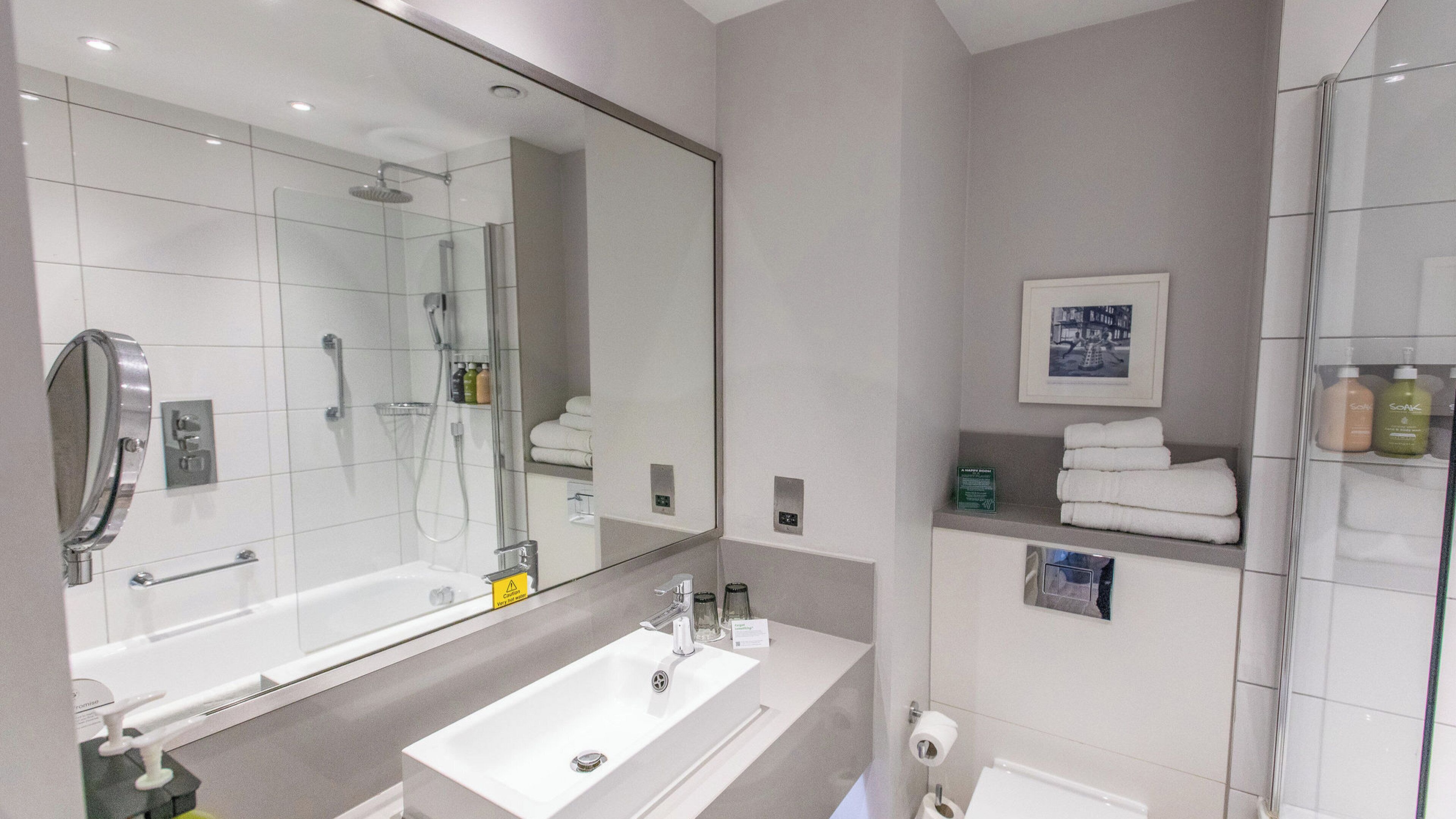 Suite, 1 King Bed | In-room safe, desk, blackout drapes, iron/ironing board