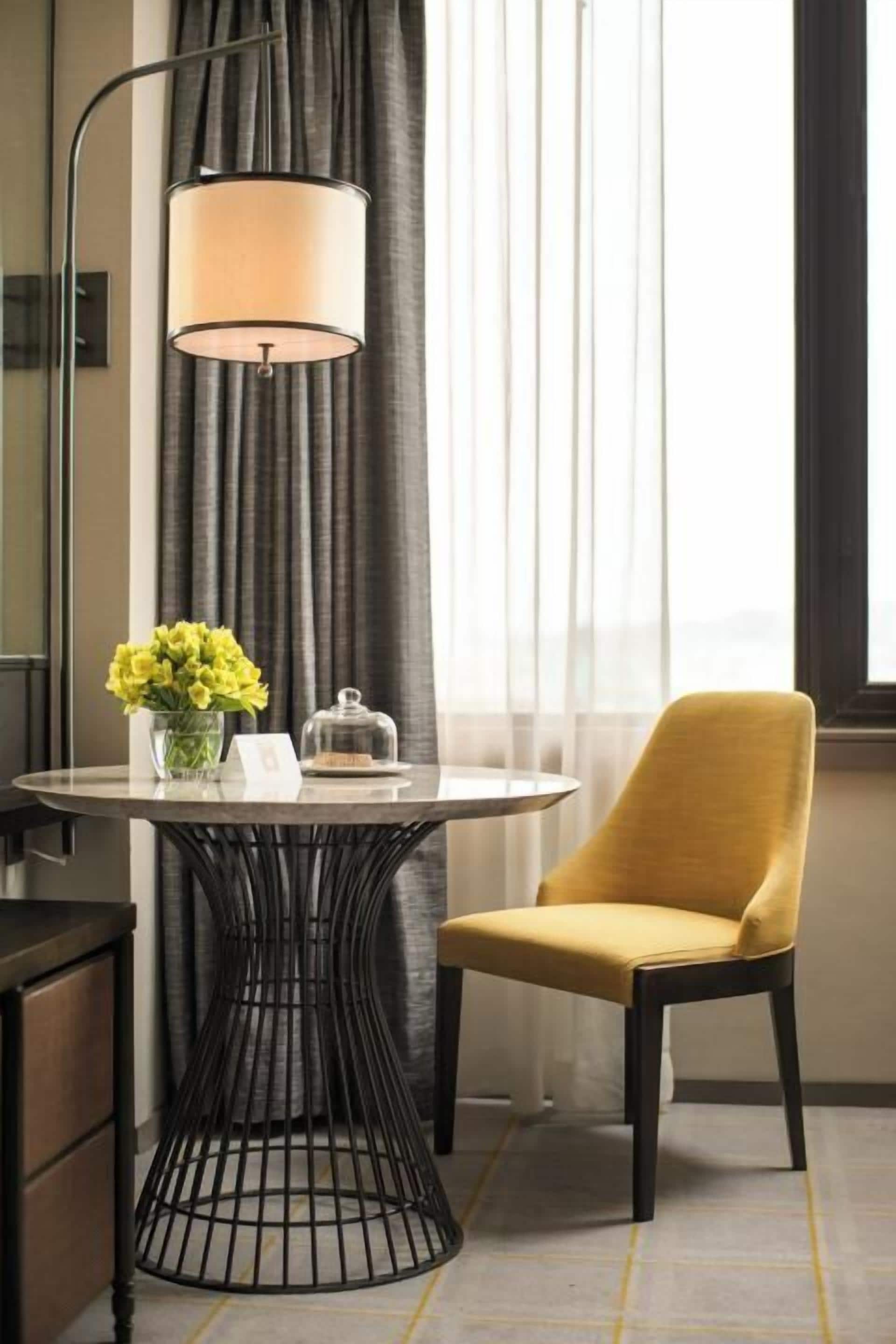 2 bedrooms, premium bedding, minibar, in-room safe