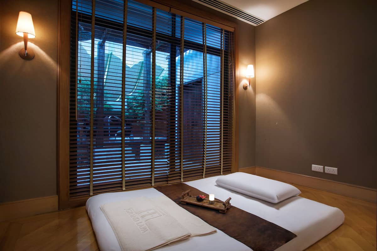 couples treatment room(s), sauna, steam room, body treatments