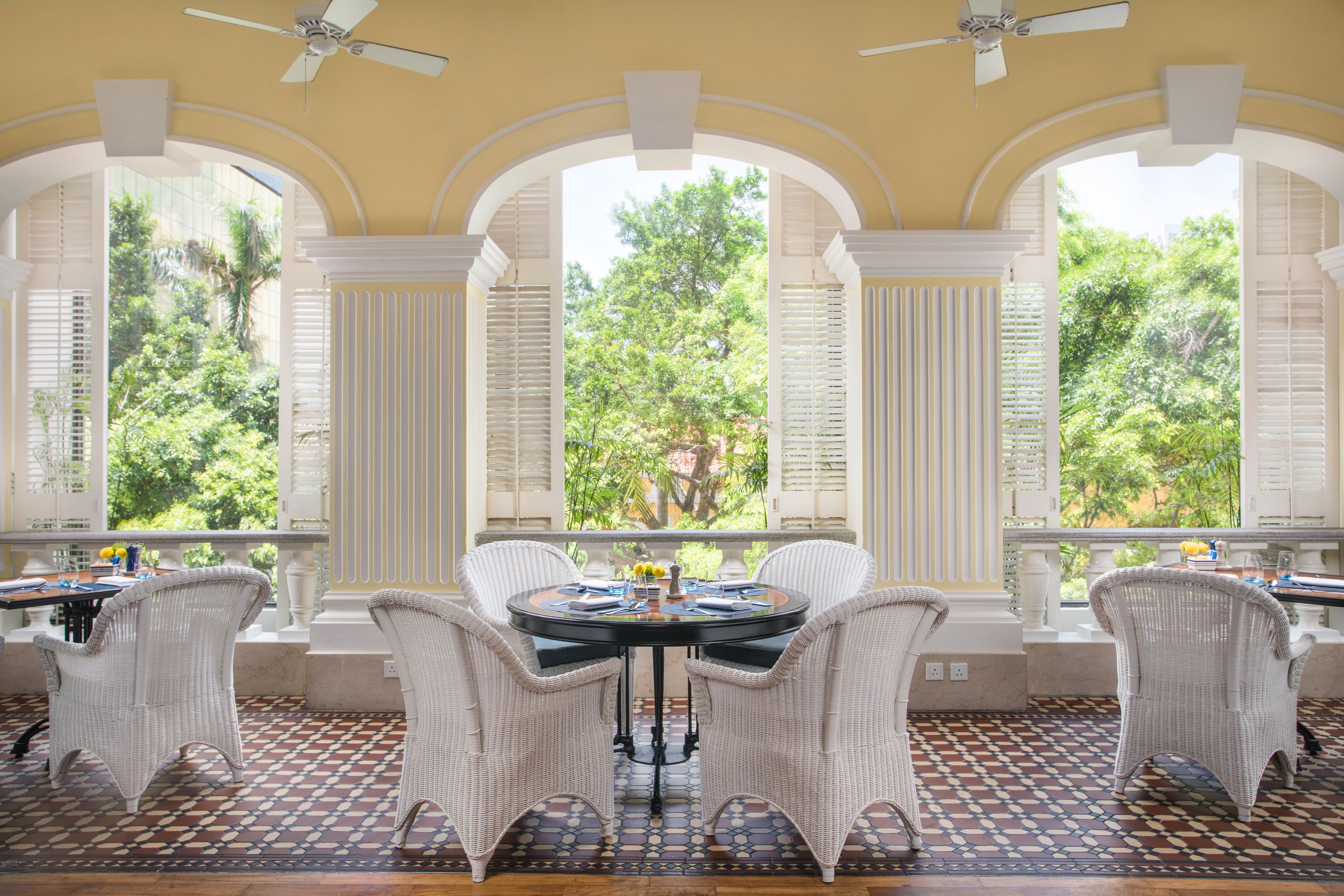 3 restaurants, breakfast, lunch, dinner served; Chinese cuisine 