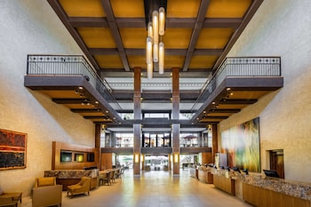 Hotel entrance and lobby at Hilton Phoenix Resort at the Peak