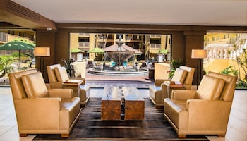 Hotel entrance and lobby at Hilton Phoenix Resort at the Peak