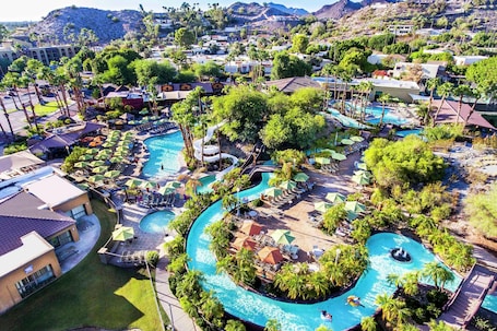 7 outdoor pools, pool umbrellas, pool loungers. Hilton Phoenix Resort at the Peak