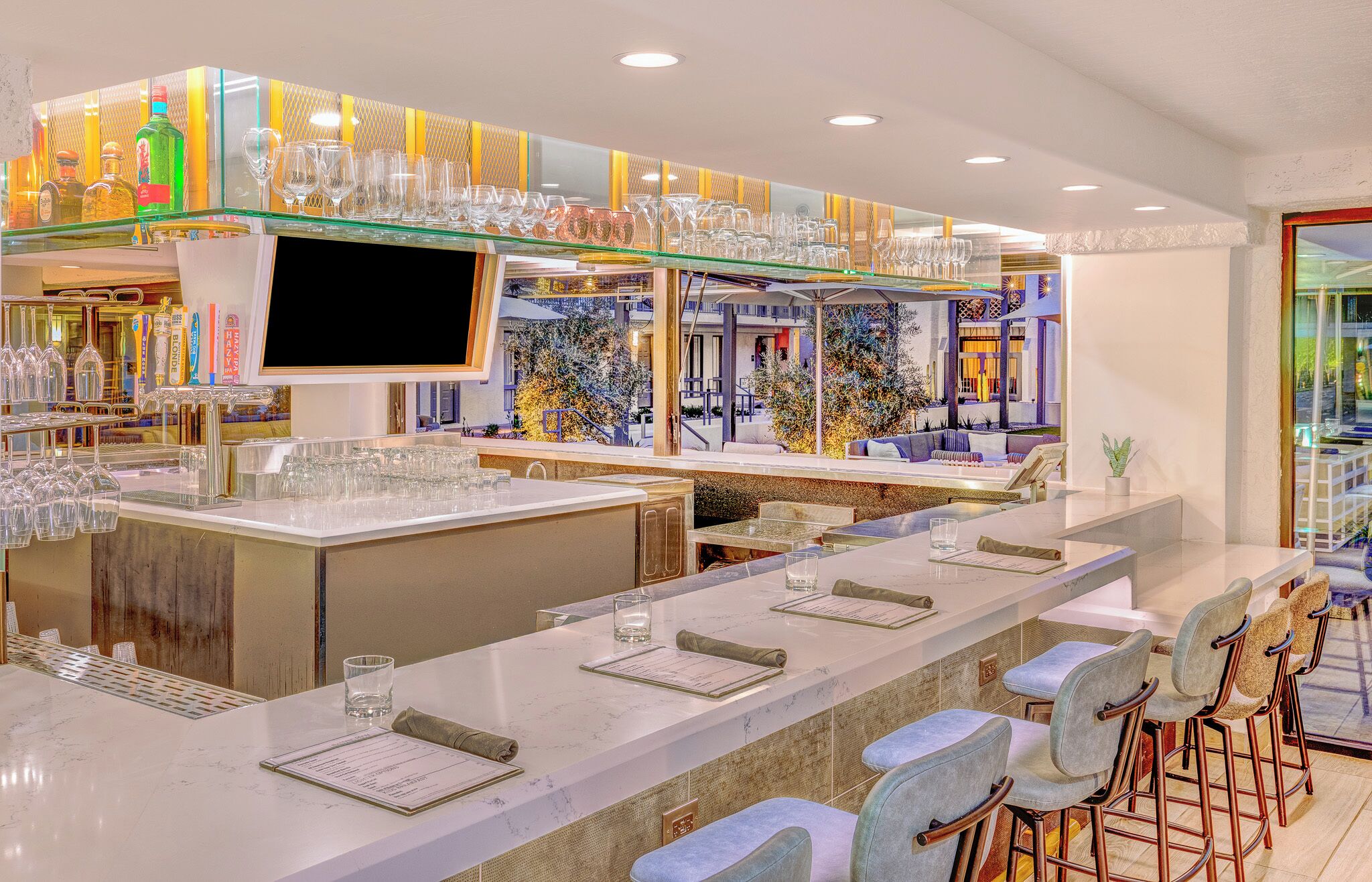 2 bars/lounges, poolside bar