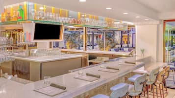 2 bars/lounges, poolside bar