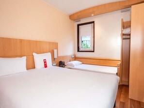 Standard Room, Multiple Beds | Desk, soundproofing, free cribs/infant beds, free WiFi - ibis Paris Pont De Suresnes (Suresnes)
