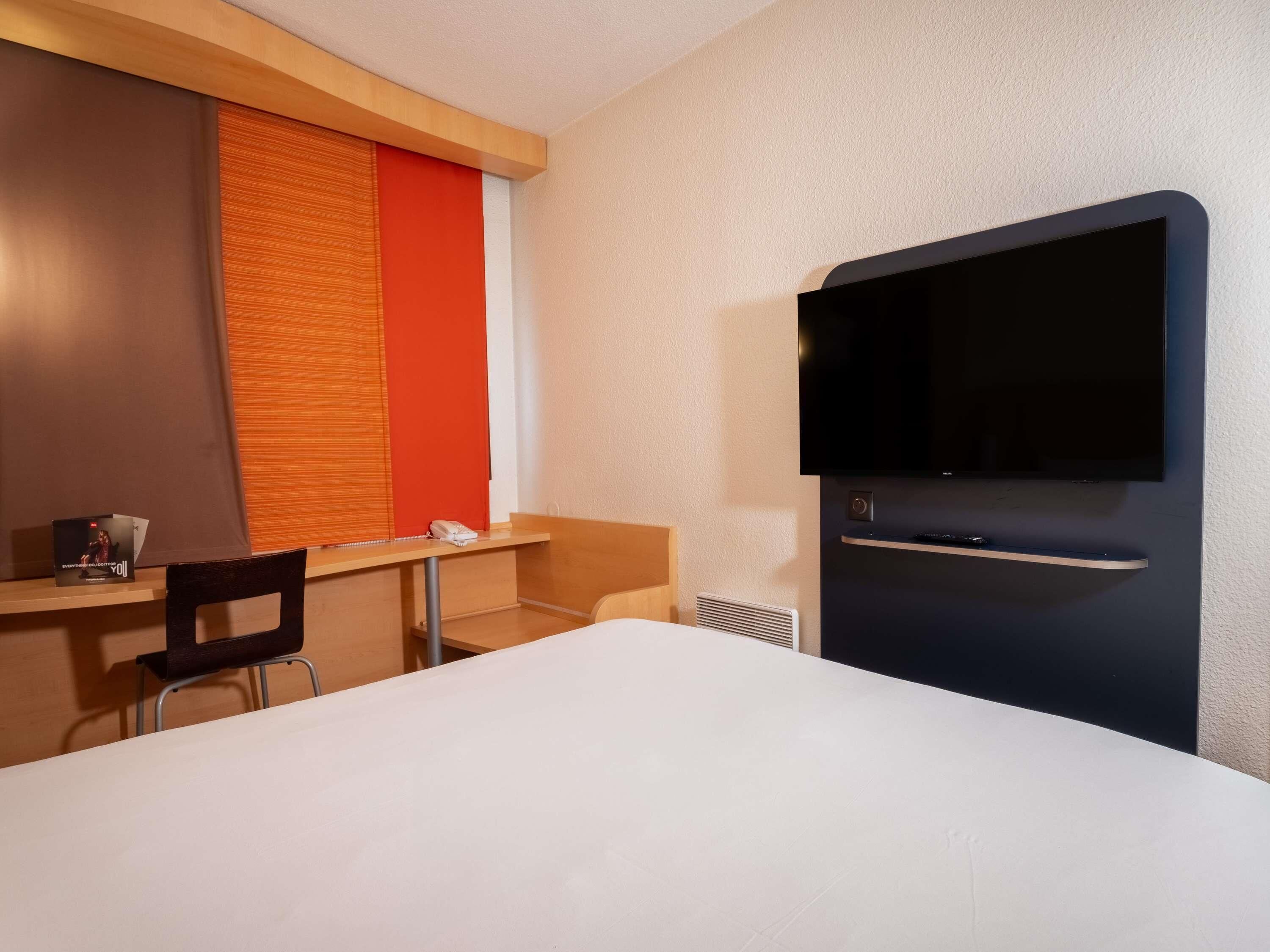 Standard Room, 1 Double Bed | Desk, soundproofing, free cribs/infant beds, free WiFi