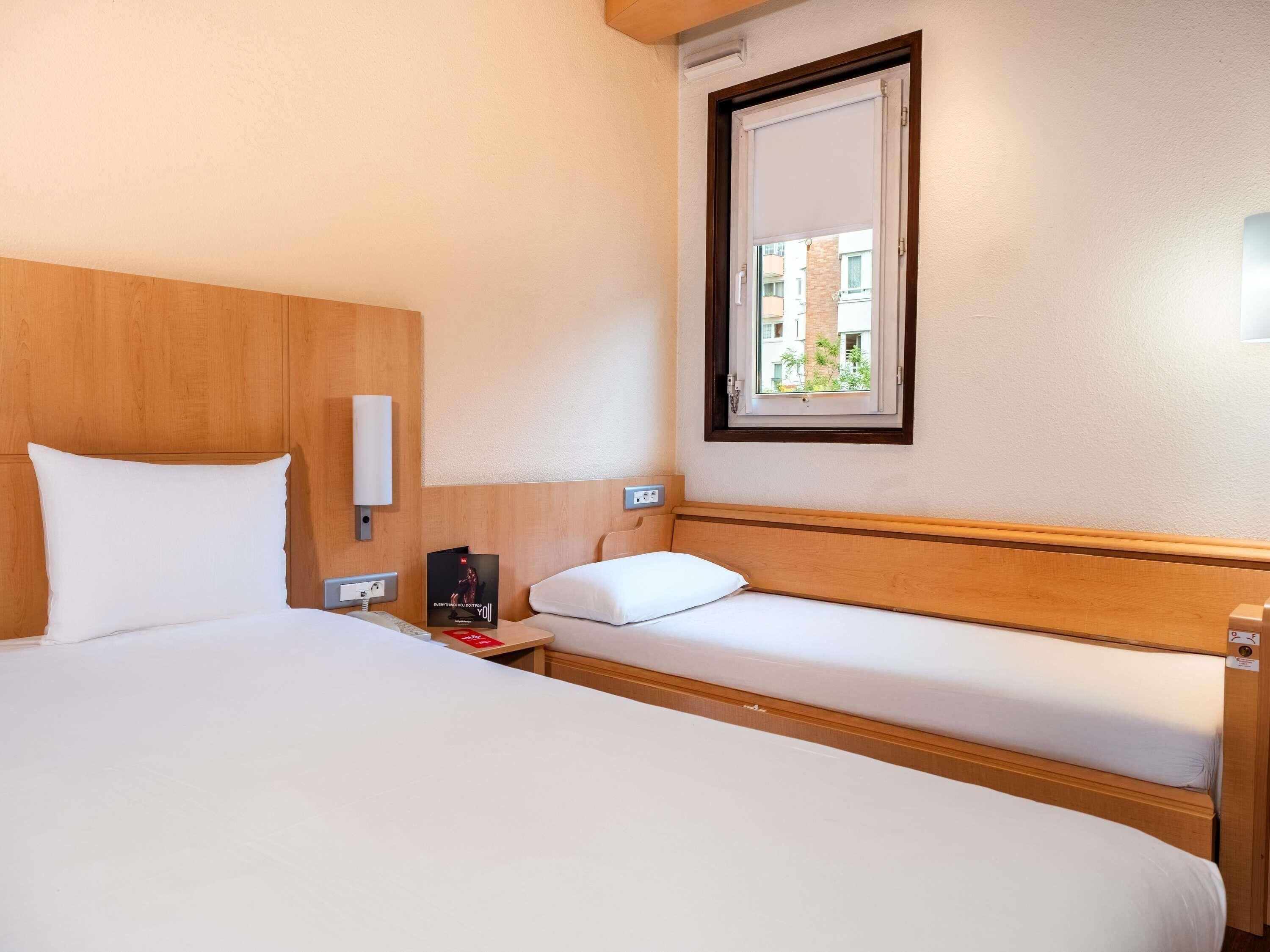 Standard Room, Multiple Beds | Desk, soundproofing, free cots/infant beds, free WiFi