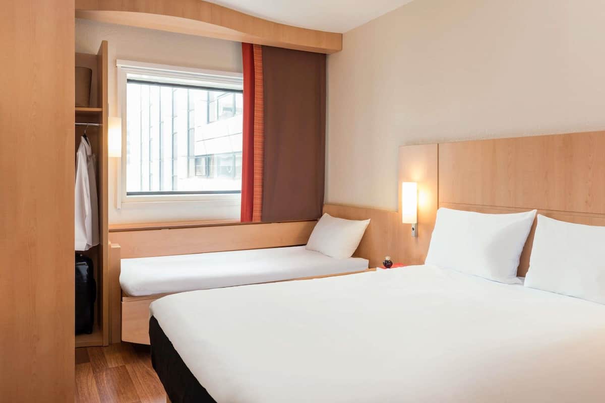 Standard Room, Multiple Beds | Desk, soundproofing, free cribs/infant beds, free WiFi