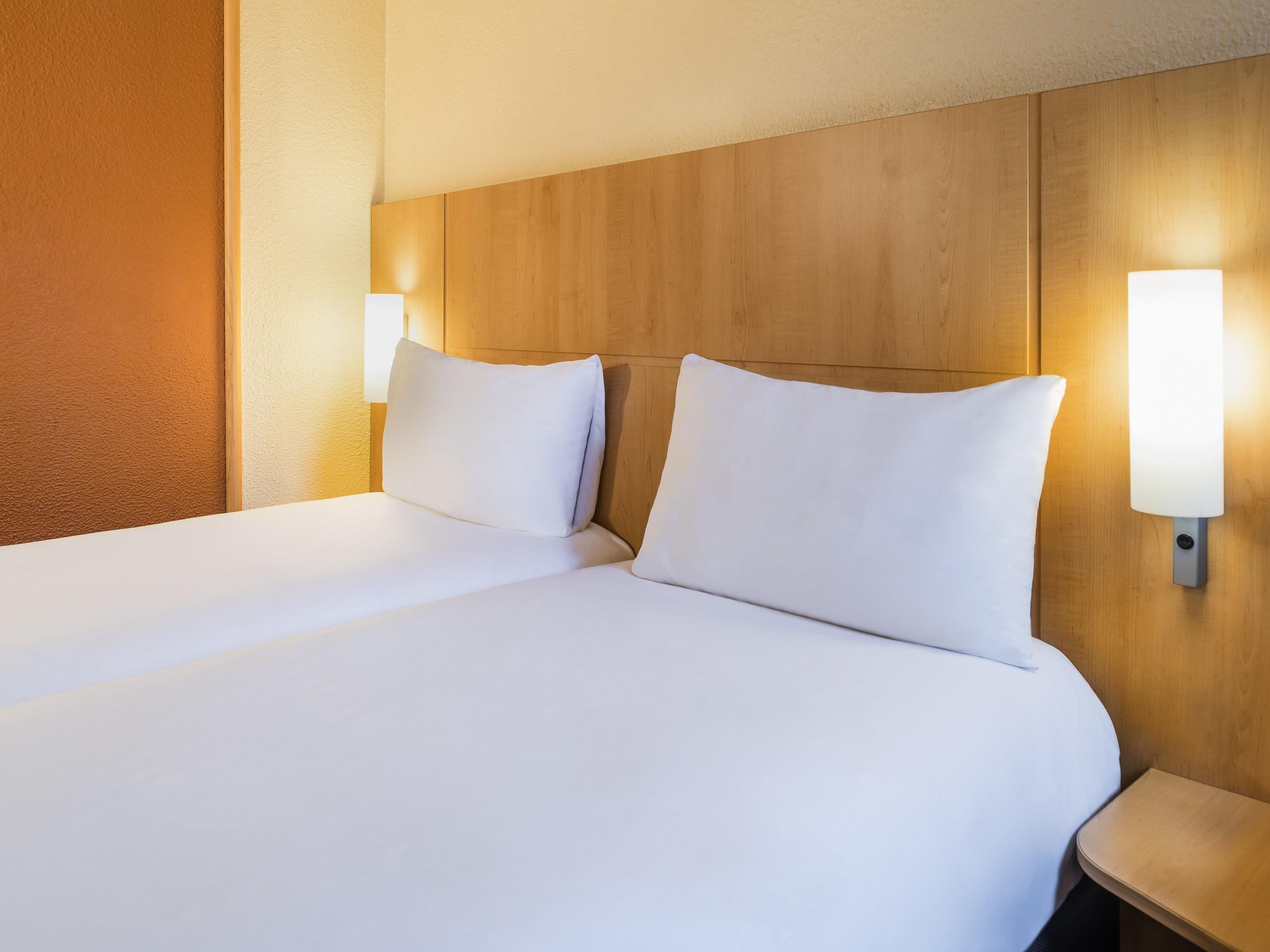 Standard Room, 2 Twin Beds | Desk, soundproofing, free cribs/infant beds, free WiFi