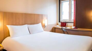 Kamar Standar, 1 Tempat Tidur Double | Meja kerja, kedap suara, tempat tidur bayi gratis, dan Wi-Fi gratis