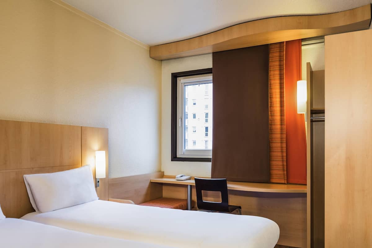 Standaard kamer, 2 eenpersoonsbedden | Een bureau, geluiddichte muren, gratis babybedden, gratis wifi