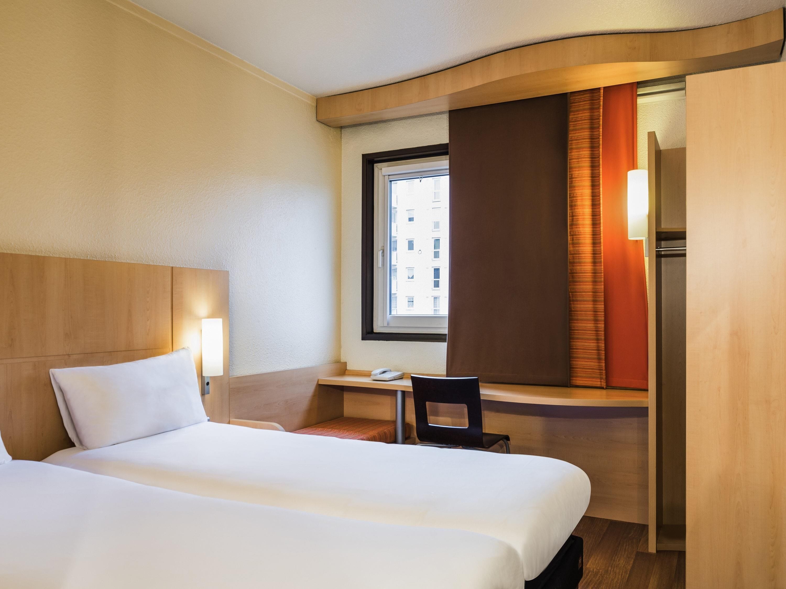 Standard Room, 2 Twin Beds | Desk, soundproofing, free cribs/infant beds, free WiFi