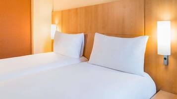 Standard Room, 2 Twin Beds | Desk, soundproofing, free cribs/infant beds, free WiFi