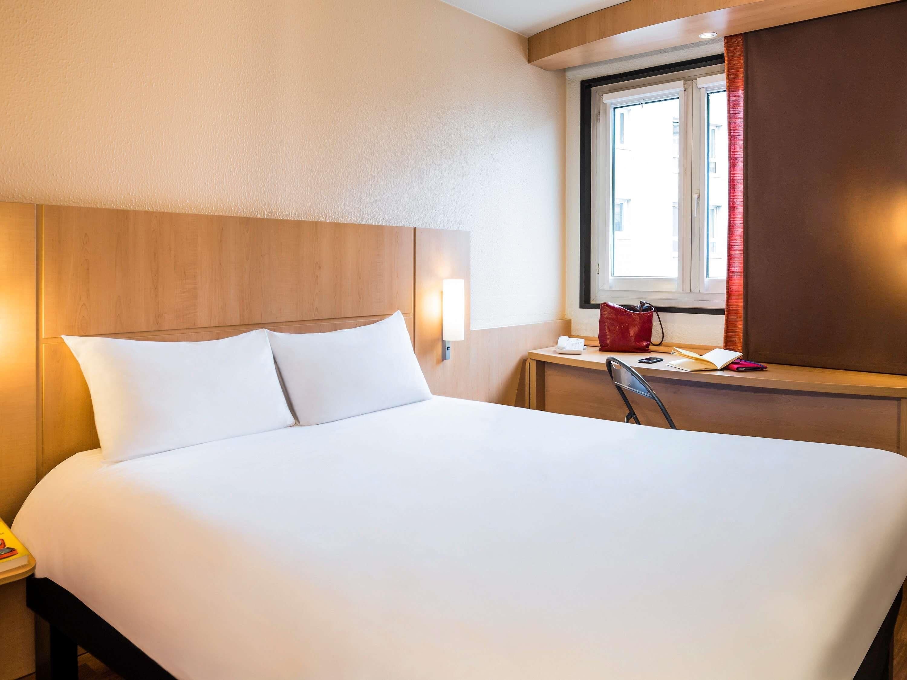 Standard Room, 1 Double Bed | Desk, soundproofing, free cots/infant beds, free WiFi