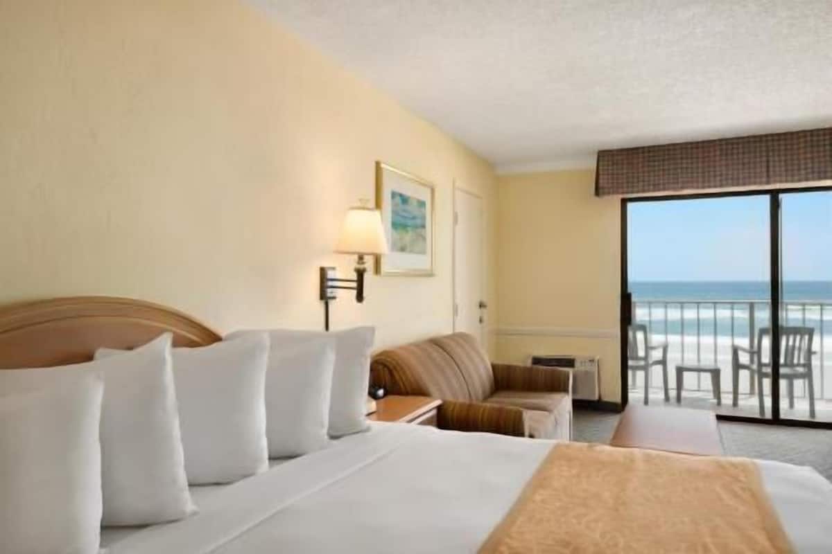 Premium bedding, in-room safe, desk, iron/ironing board
