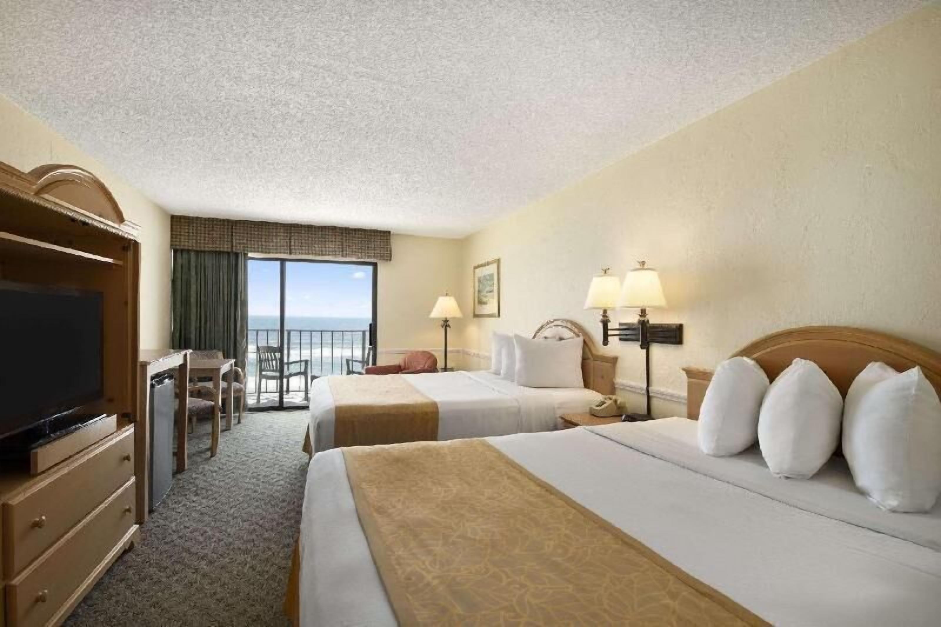 Premium bedding, in-room safe, desk, iron/ironing board
