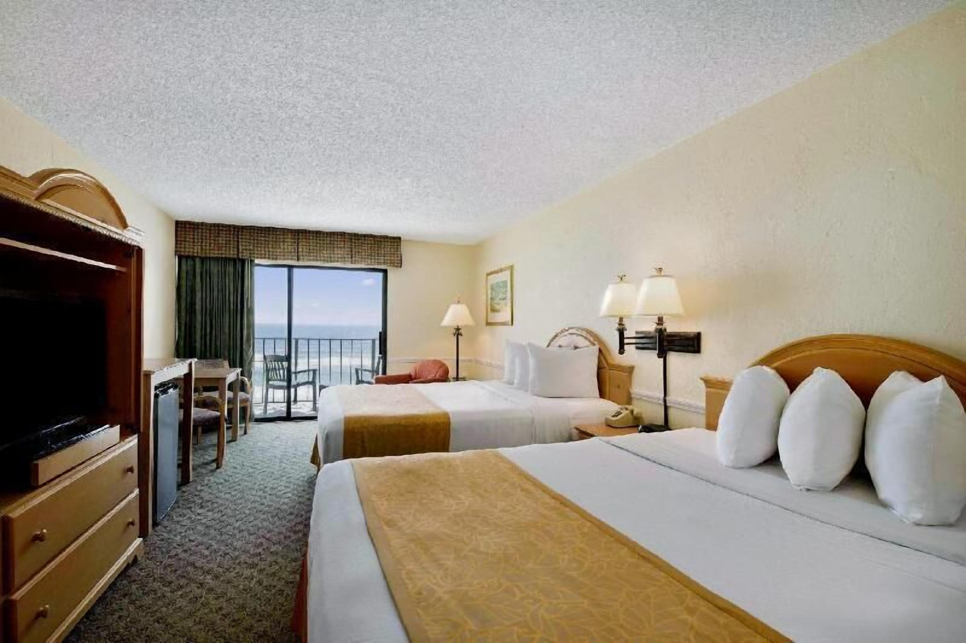 Premium bedding, in-room safe, desk, iron/ironing board