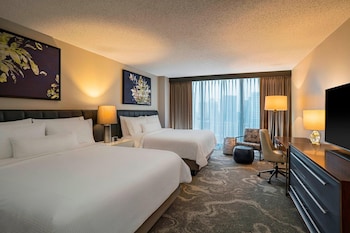 Egyptian cotton sheets, premium bedding, down comforters, pillowtop beds at The Westin Oaks Houston at the Galleria